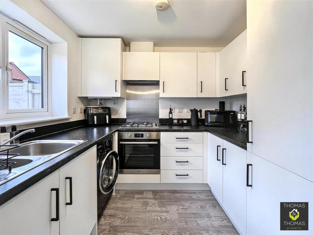 House in Gloucester - View 4