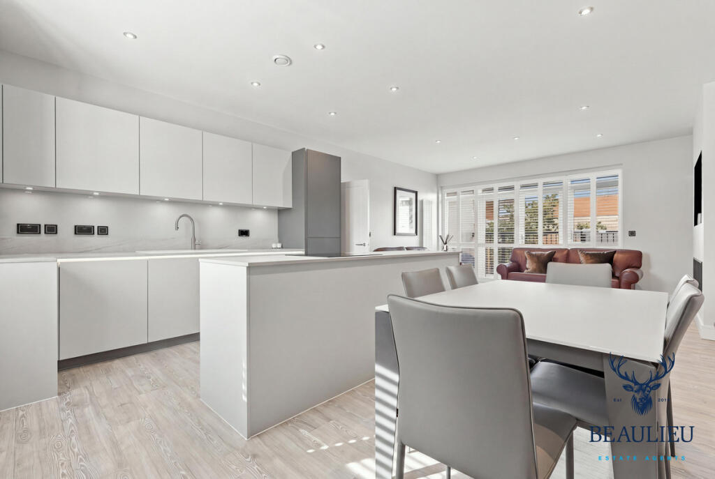 Apartment in Chelmsford - View 4