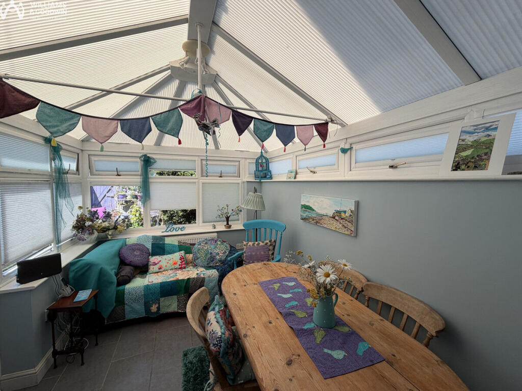 House in Bangor, Garth - View 4