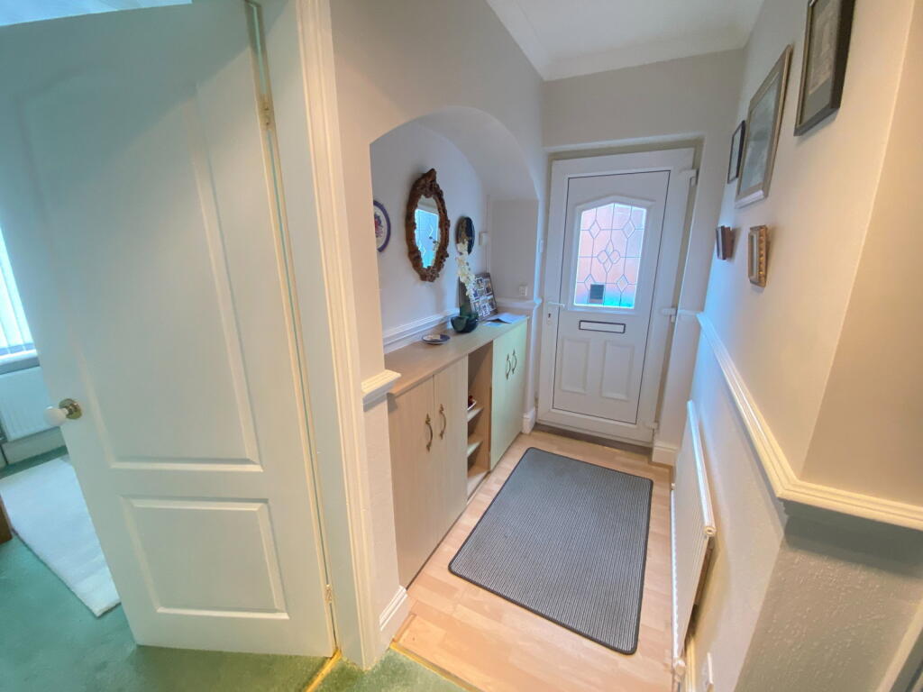 35 Carlton Way, Royton, Oldham, OL2 5AZ photo 4