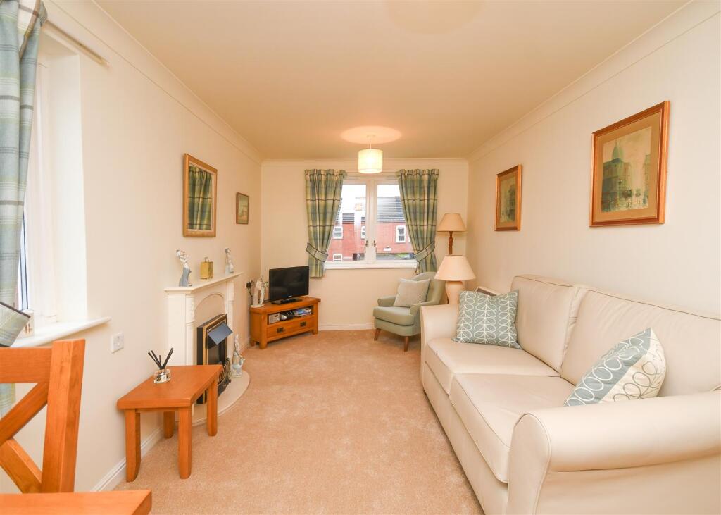 28 Wombrook Court, Wombourne, Wolverhampton photo 3