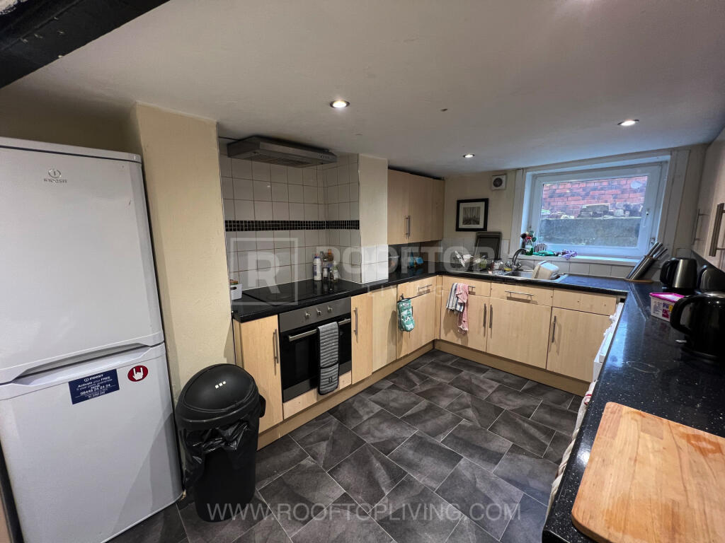 House in Leeds - View 2