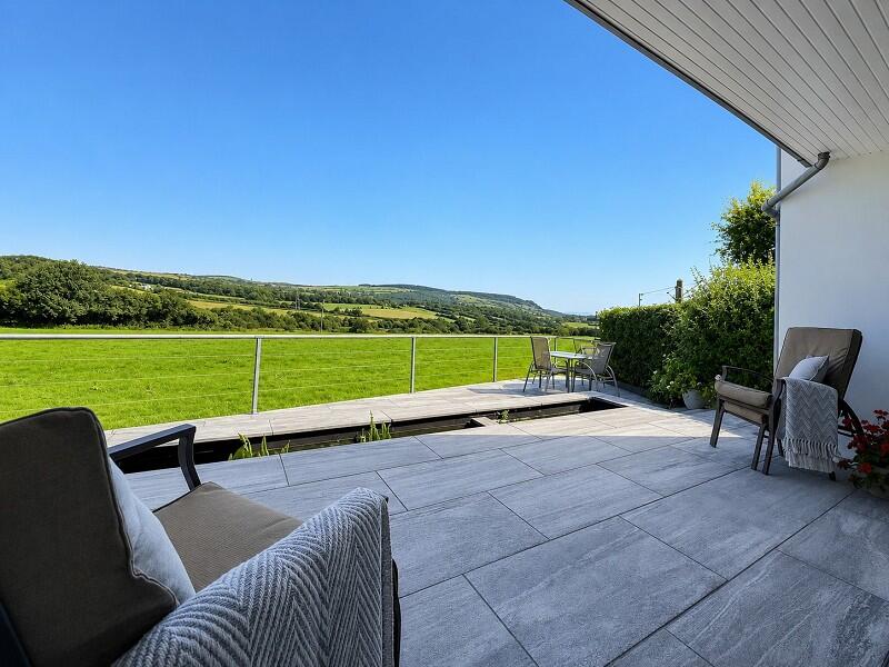 House in Cardiff, Llanharry - View 5