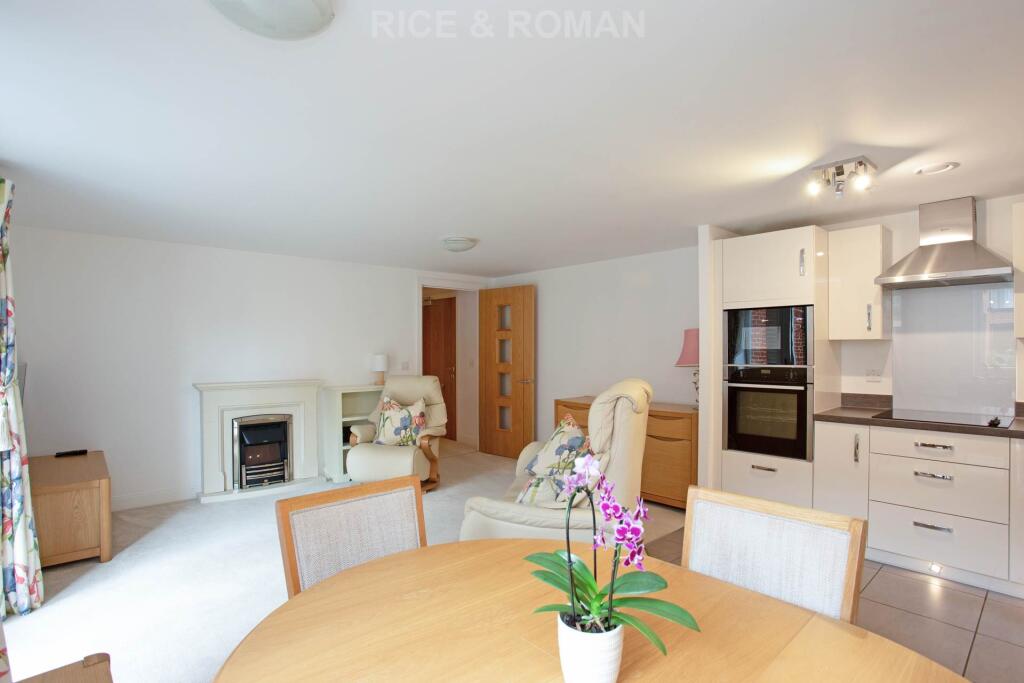 Apartment in Cobham - View 5