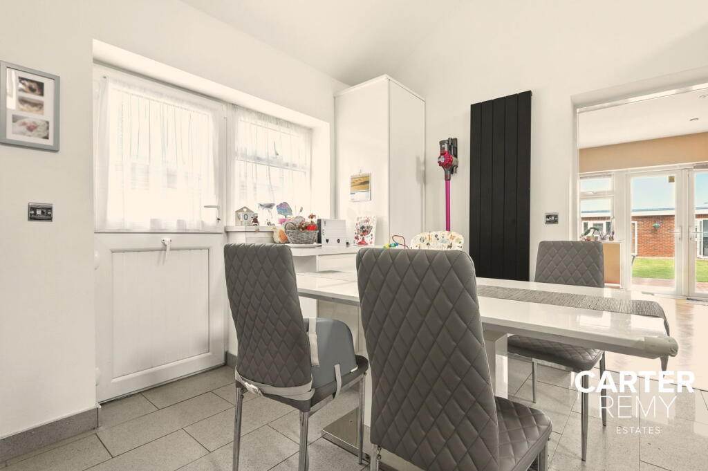 Clifton Road, Bowers Gifford, Basildon, SS13 2LE photo 4