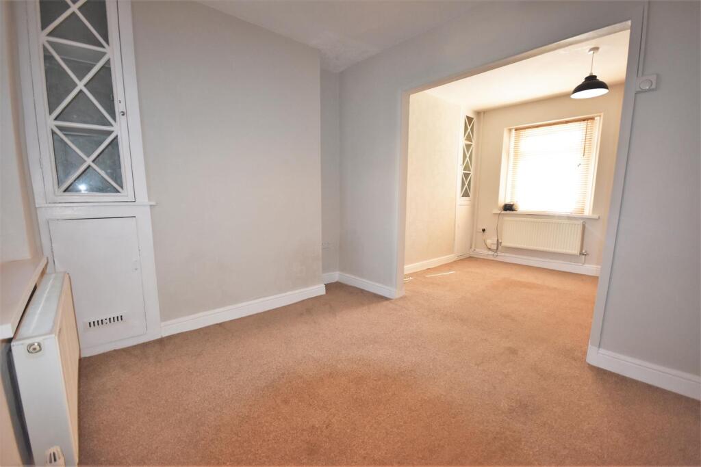 8 Grove Terrace, Penarth, Vale of Glamorgan, CF64 2NL photo 3