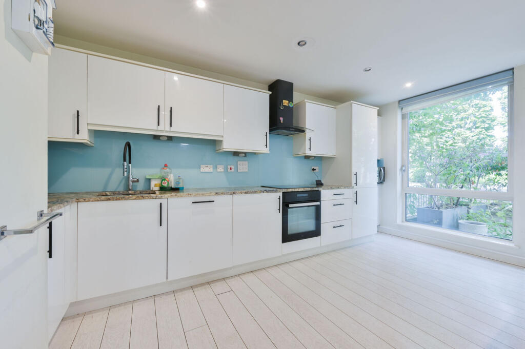 Apartment in Twickenham - View 4