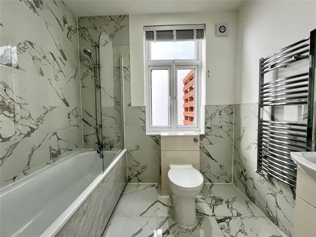 Apartment in Guildford, Surrey - View 4