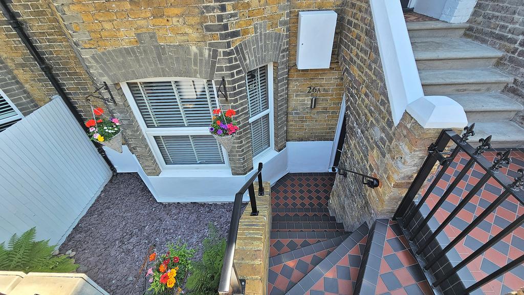 High Street, Herne Bay, CT6 5LH photo 2