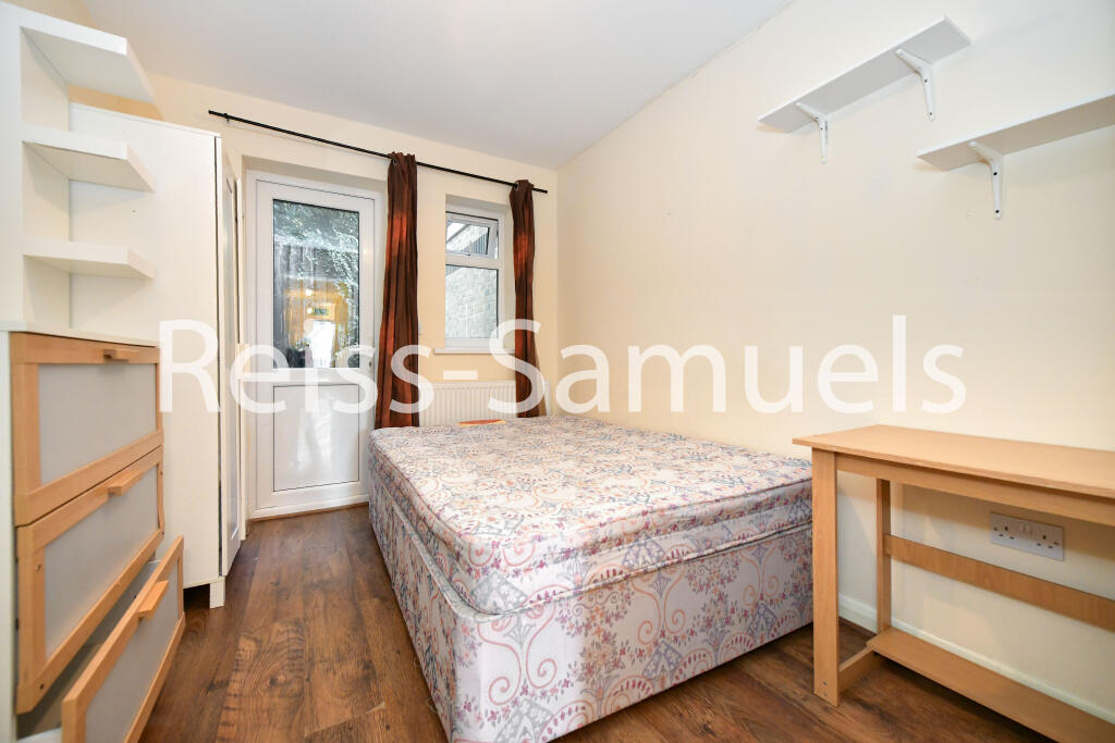 6 bedroom semi-detached house for rent