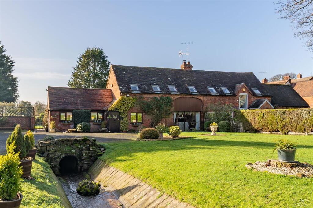 Main image of property: Bromsgrove Road, Belbroughton, Stourbridge