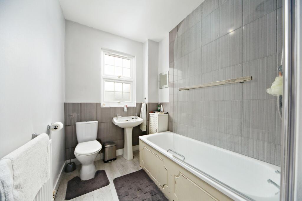 House in Croydon - View 5