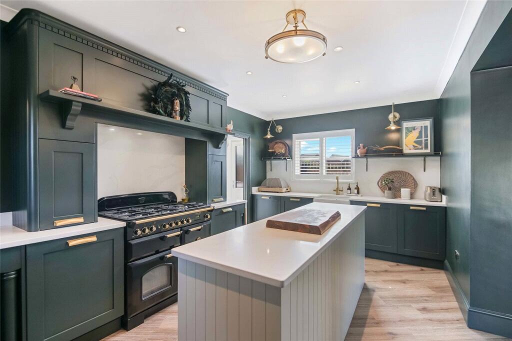 House in Glasgow, Broomhouse - More