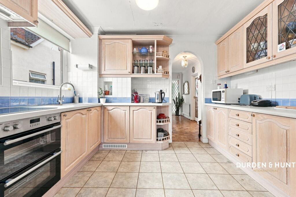 House in Southend-on-Sea - More