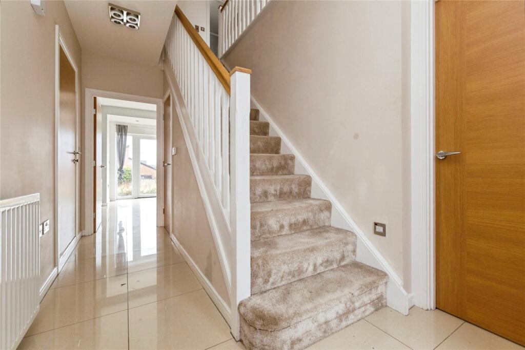 61, Aspen Close, Birtley, Chester Le Street, Tyne and Wear, DH3 photo 2