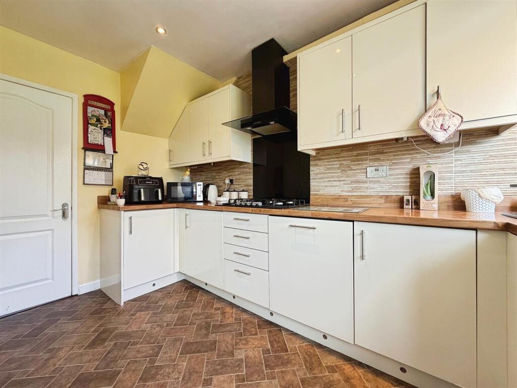 Winberry Avenue, North Anston, Sheffield photo 4