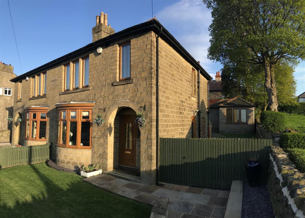 3 Bedroom Semi-Detached in HD8 9LY