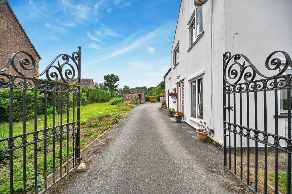 Warrington Road, Glazebury photo 3