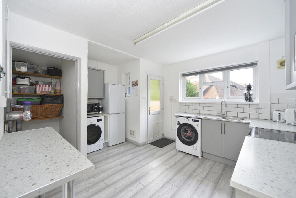 House in Waverley, Chiddingfold - More