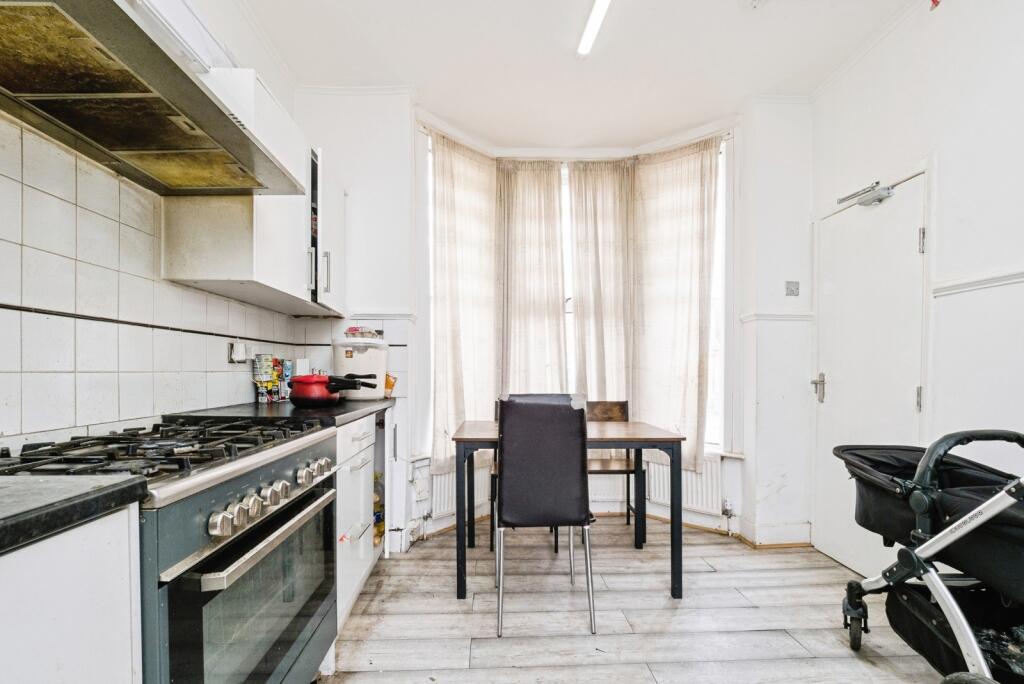 Park Grove Road, LONDON, London, E11 photo 4