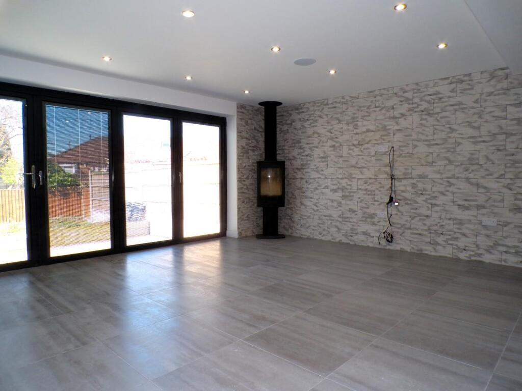 Willows Drive, Failsworth, Manchester photo 4