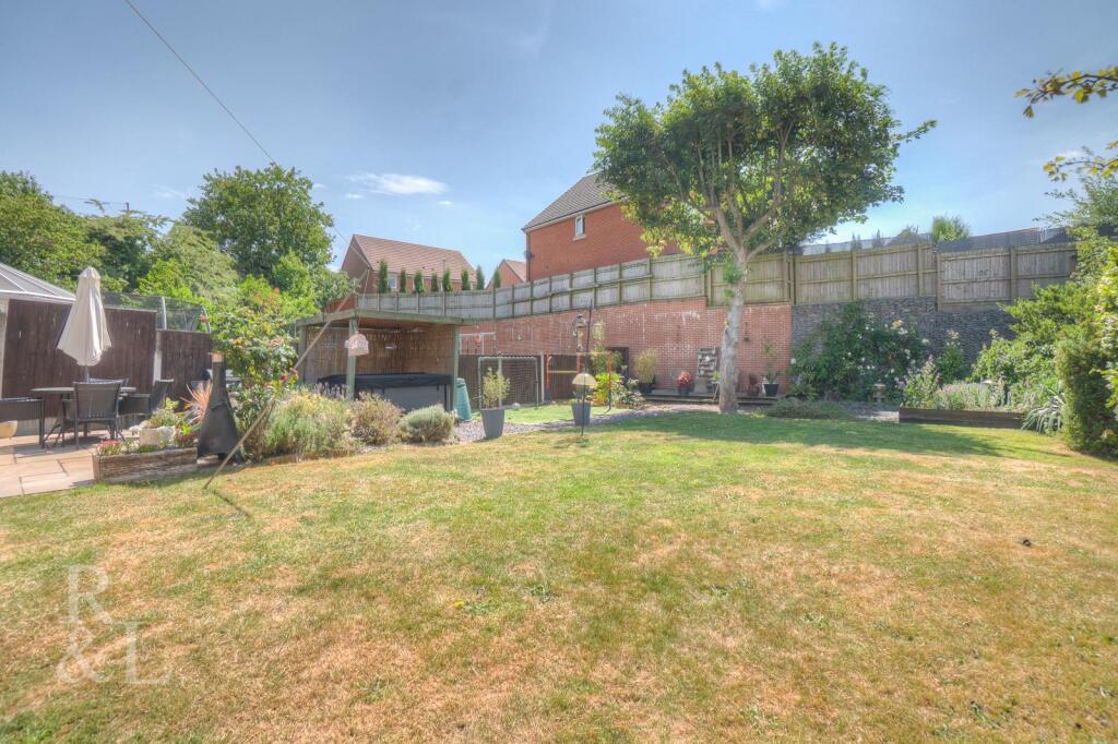 House in Rushcliffe, Compton Acres - More