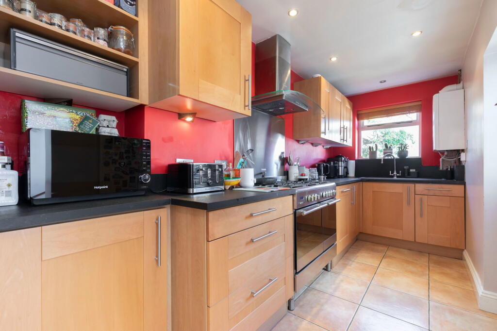 18, Hales Road photo 3