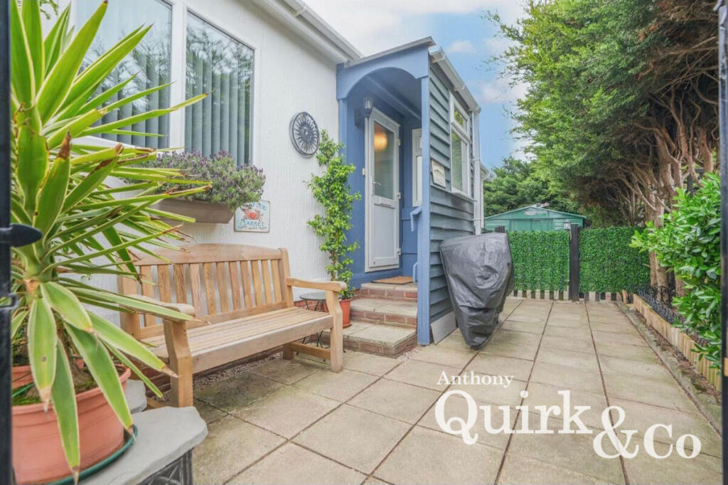House in Southend-on-Sea - View 2