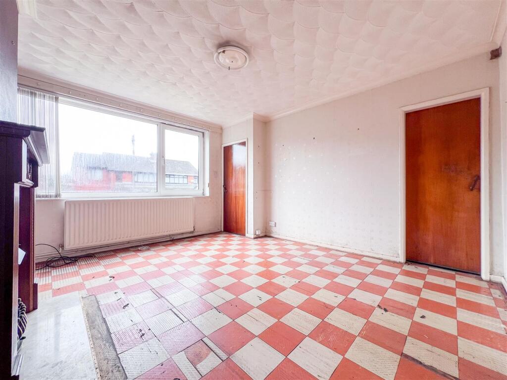 House in Stoke-on-Trent - More