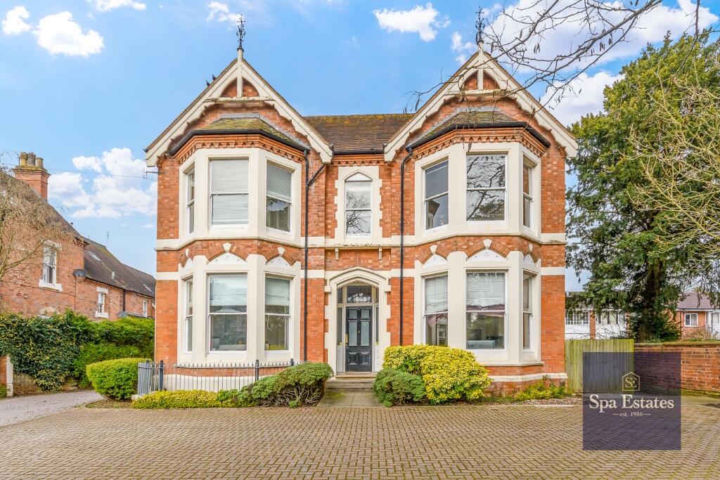 Main image of property: Lillington Avenue, Leamington Spa, Warwickshire, CV32