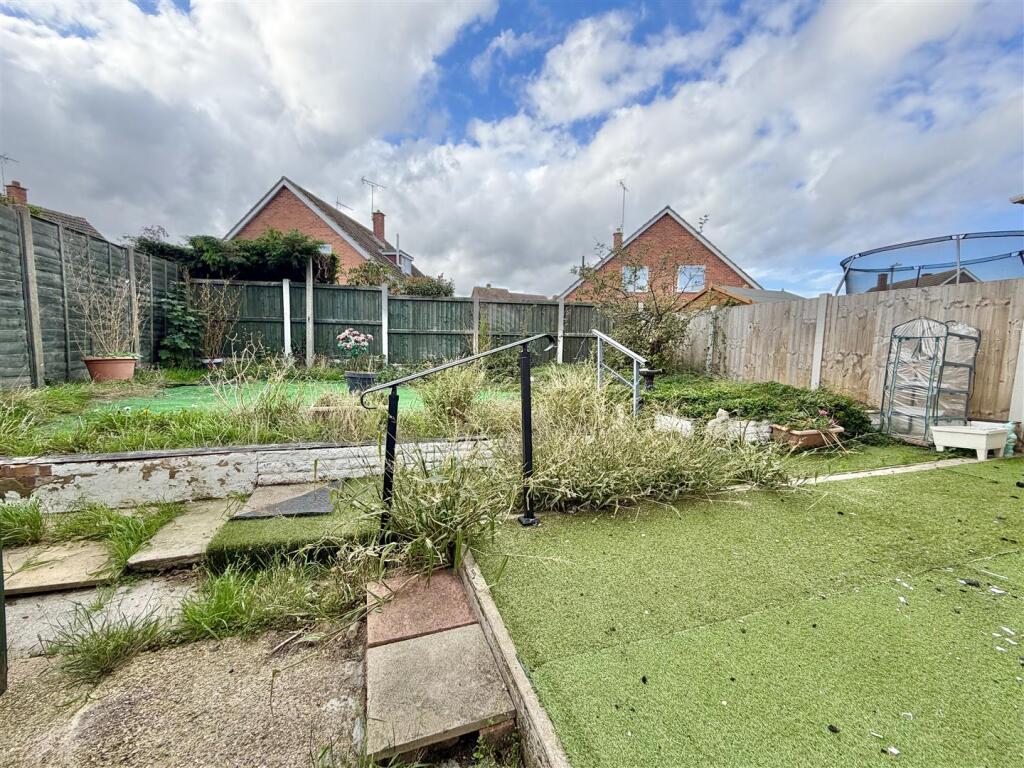 Falcon Way, Great Clacton, Essex photo 3