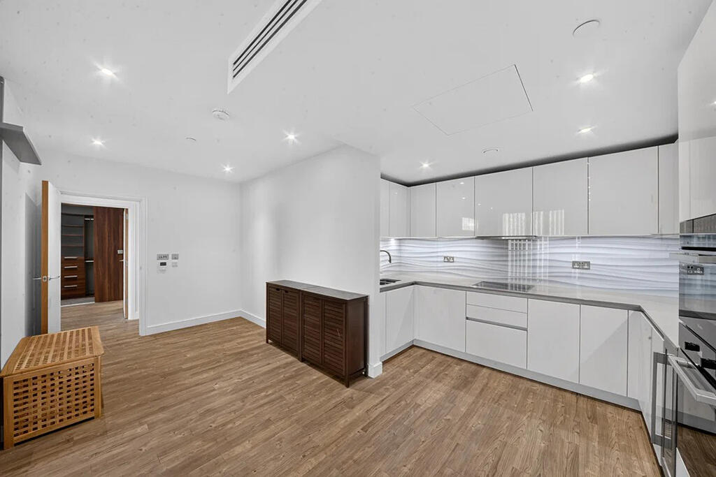 Apartment in London, Vauxhall - View 3