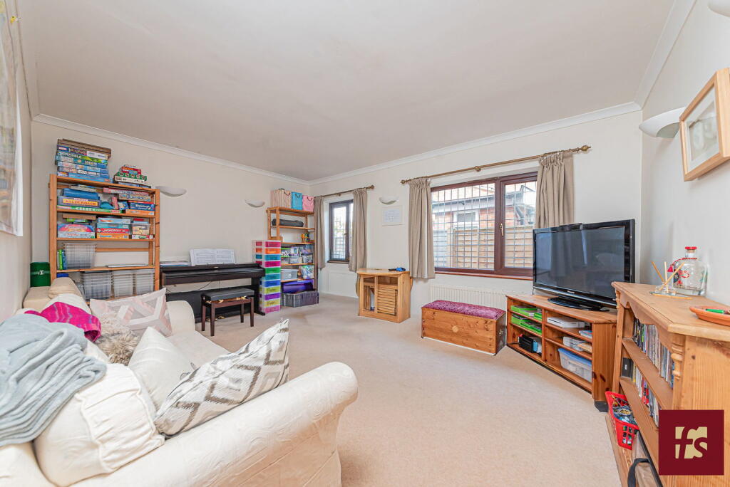 House in Crowthorne, Oakham Park, Wokingham - View 3