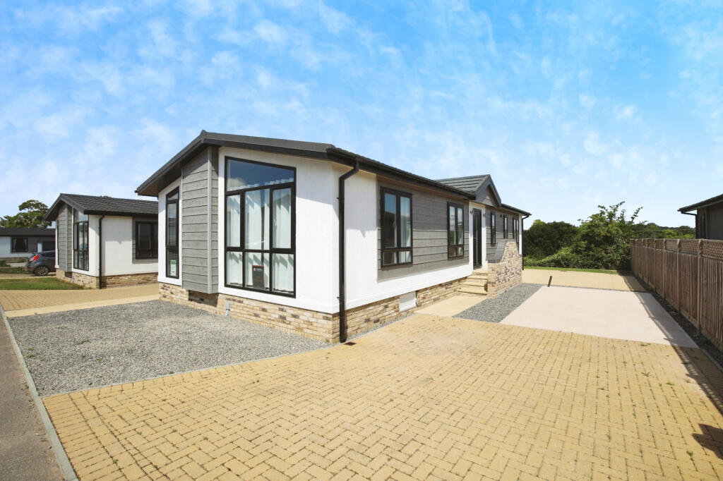 2-bed caravan on Andover, Hampshire, SP11, £365,000