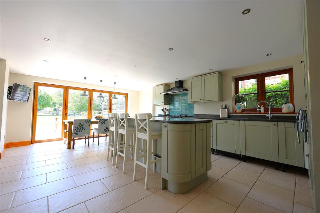 House in Worcester - View 4