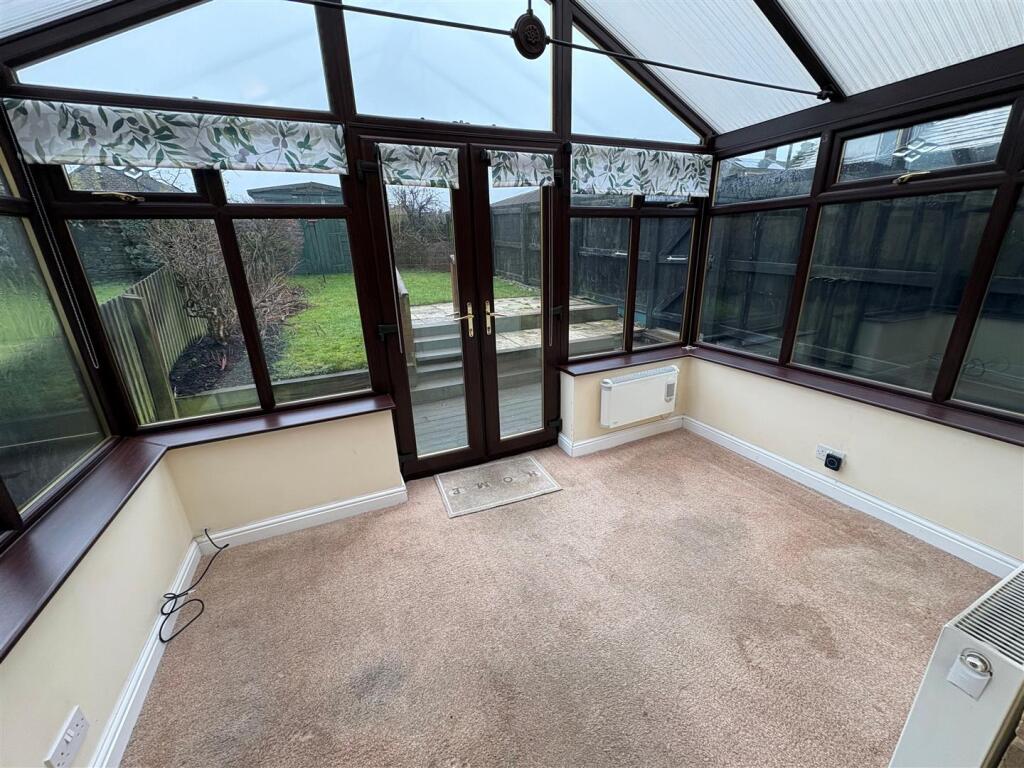 Lewis Close, Queensbury, Bradford - View 4