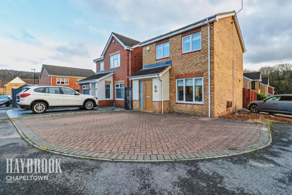 3-bed detached on Newton Gardens, Chapeltown, £325,000