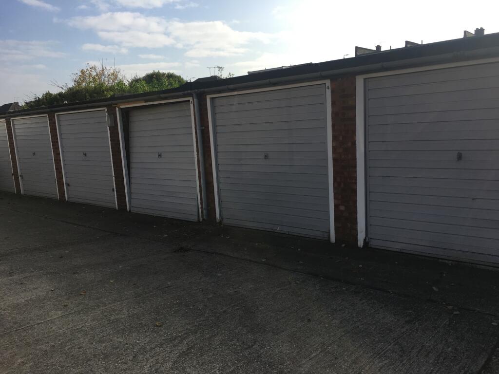 Main image of property: Garage, Oaks Lane, Ilford, Essex, IG2