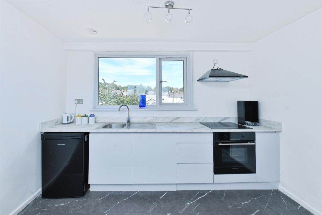 Apartment in Plymouth - More