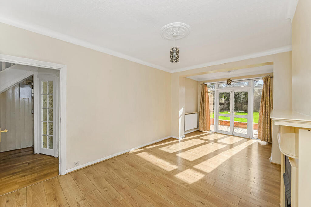 Seafield Road, London, N11 - More