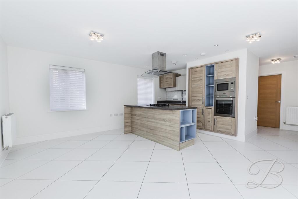 Kingfisher Way, Ollerton, Newark photo 3