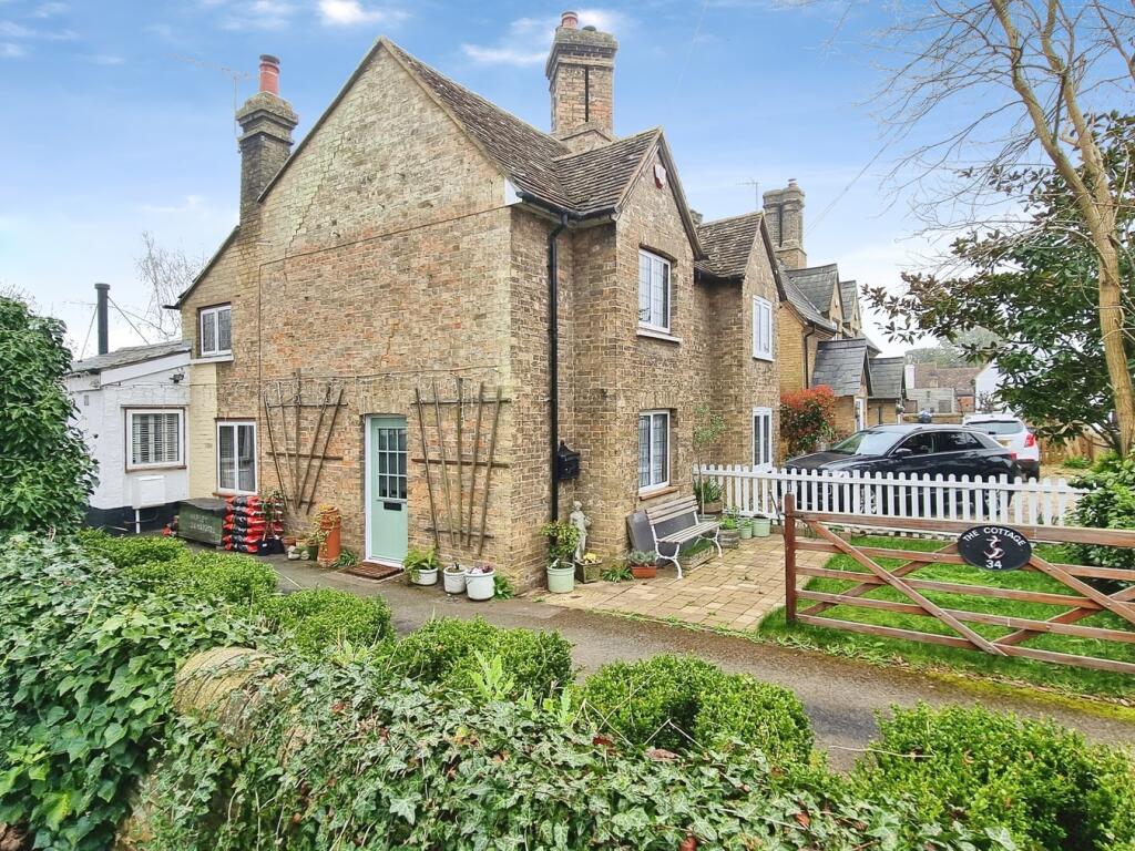 High Street, Silsoe, Bedfordshire, MK45 photo 2