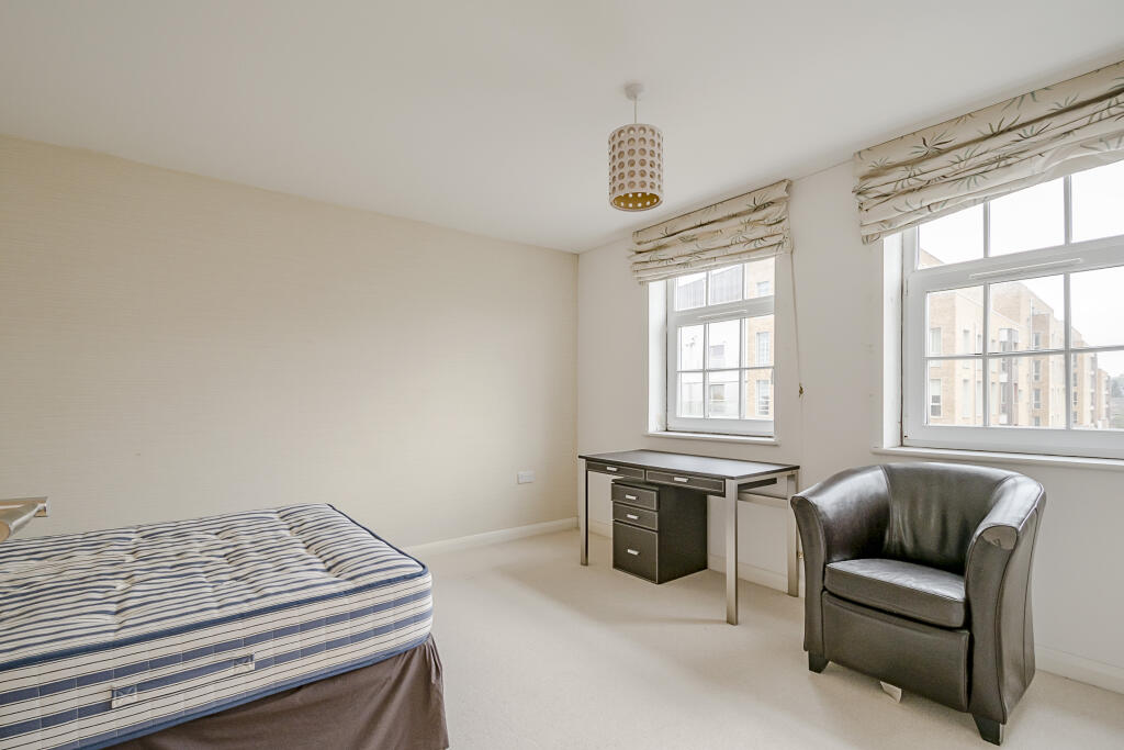Apartment in Slough - View 5