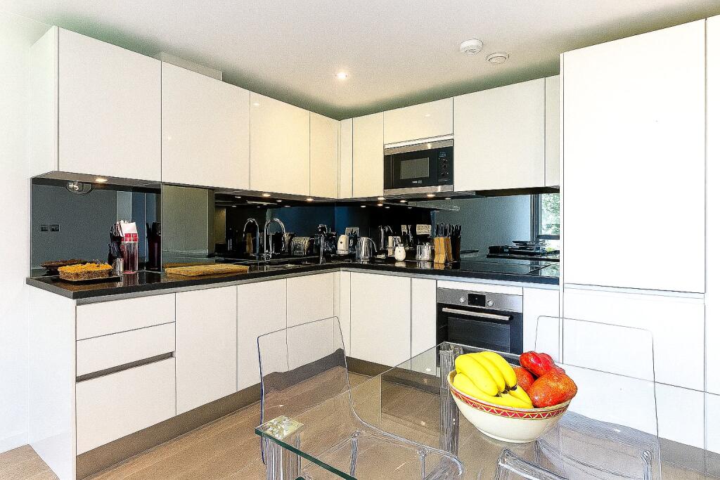 Apartment in London, Highbury - View 4