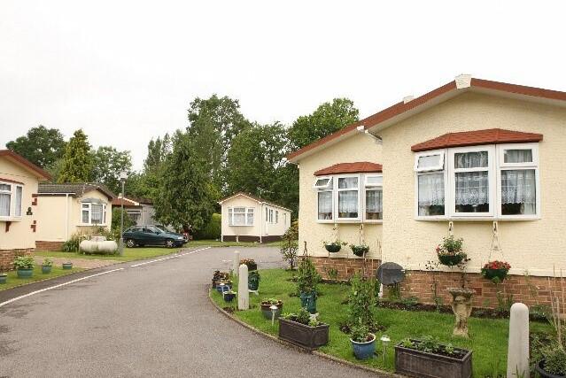 Addlestone, Surrey, KT15 photo 2