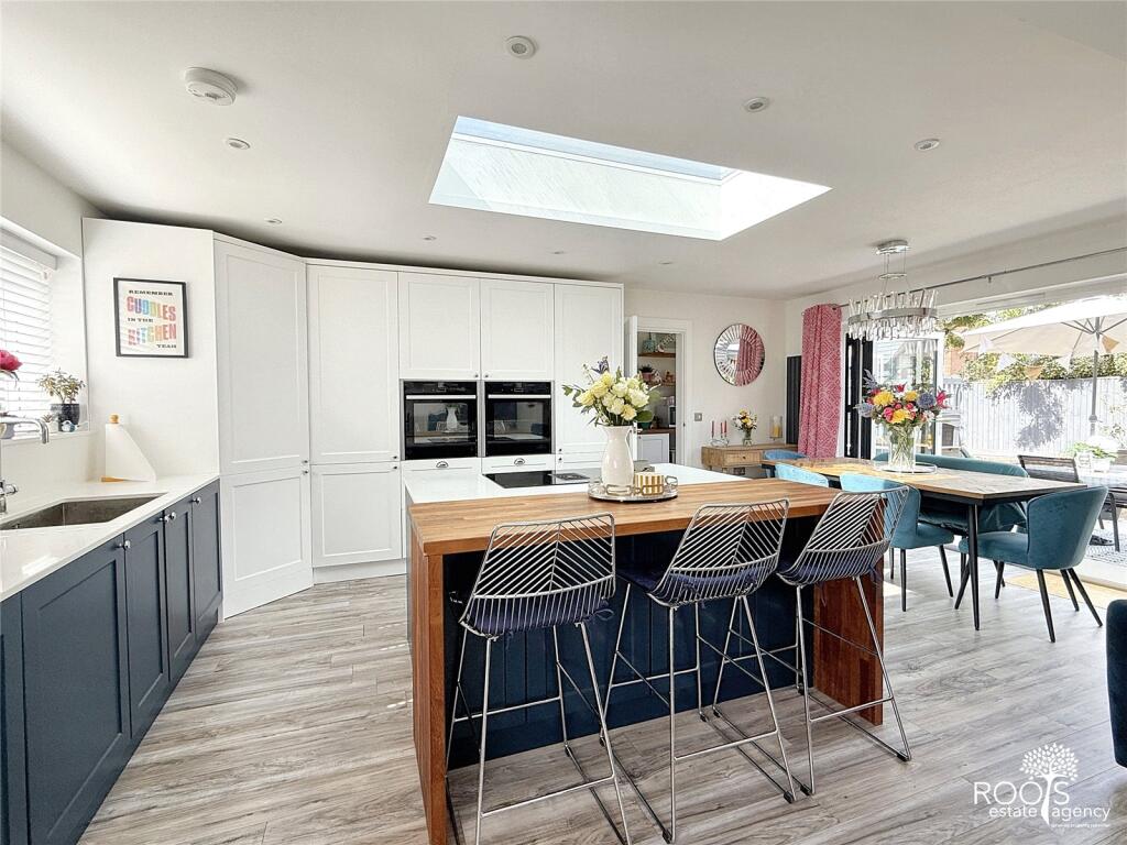 Cary Close, Newbury, Berkshire, RG14 photo 3