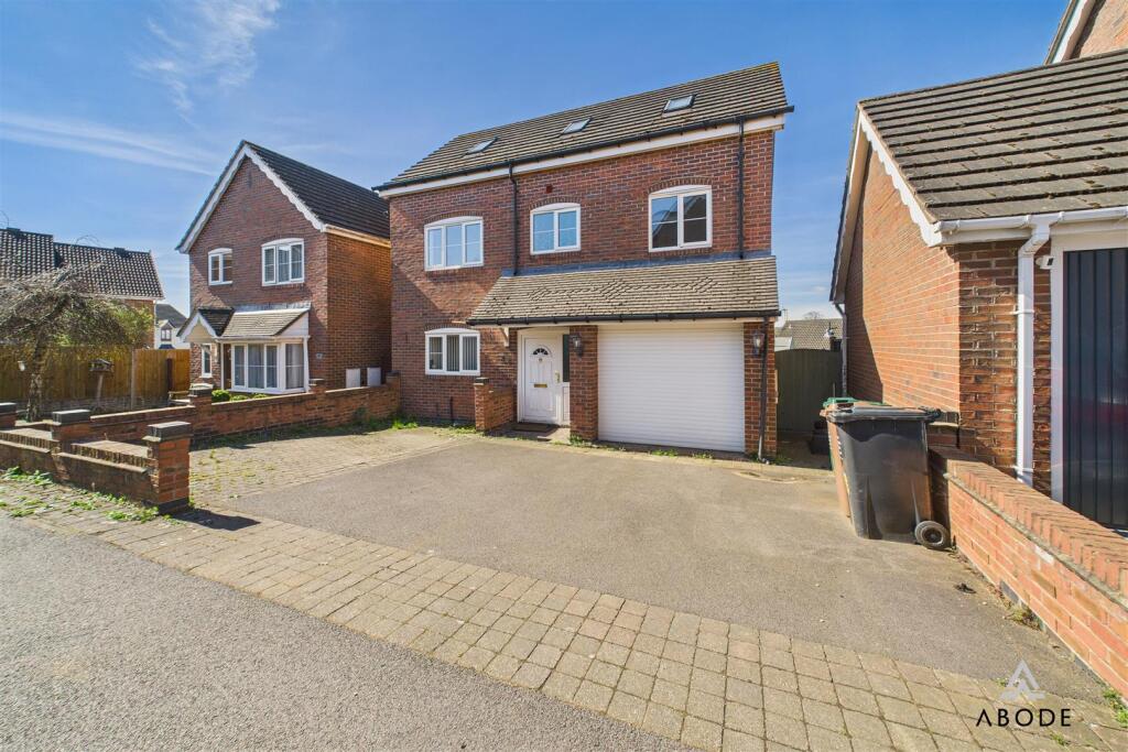 3-bed detached on Warren Hill, Newhall, Swadlincote, £269,000