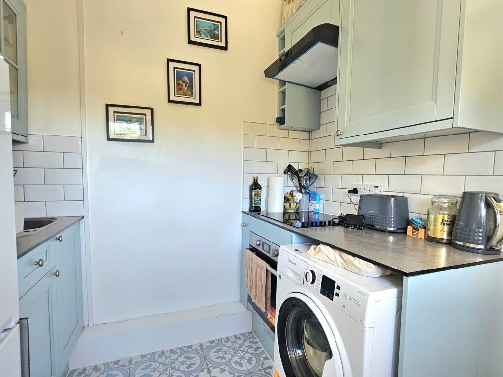 Apartment in Woking, Maybury, Sheerwater - View 3
