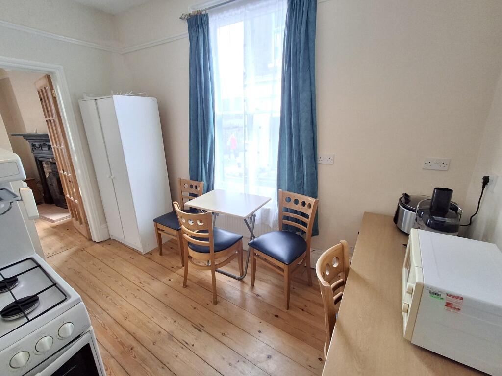 Apartment in Ryde, Pelhamfield - View 3