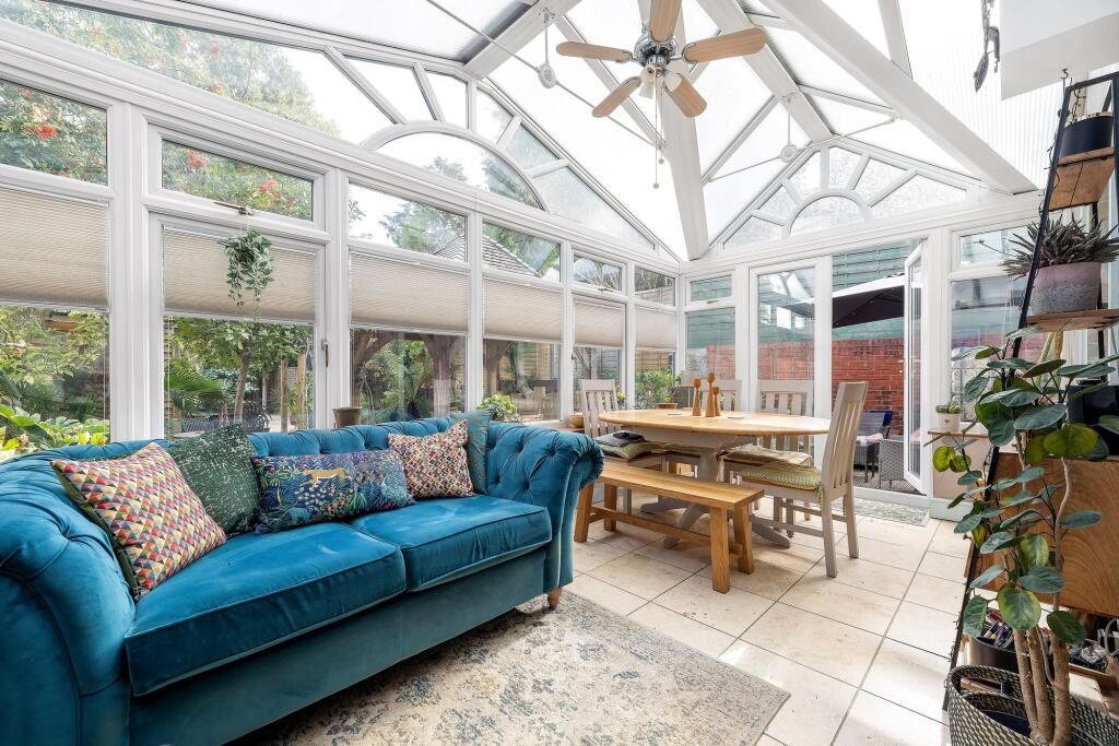 House in London, Goddington - View 2